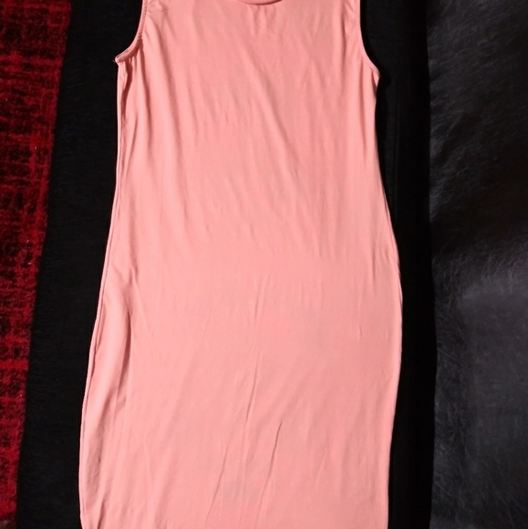 Dresses - Picture 2 of 8